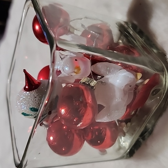 GLASS CONTAINER WITH VINTAGE CHRISTMAS ORNAMENTS FOR CHRISTMAS 🎄 TREE - Picture 4 of 7